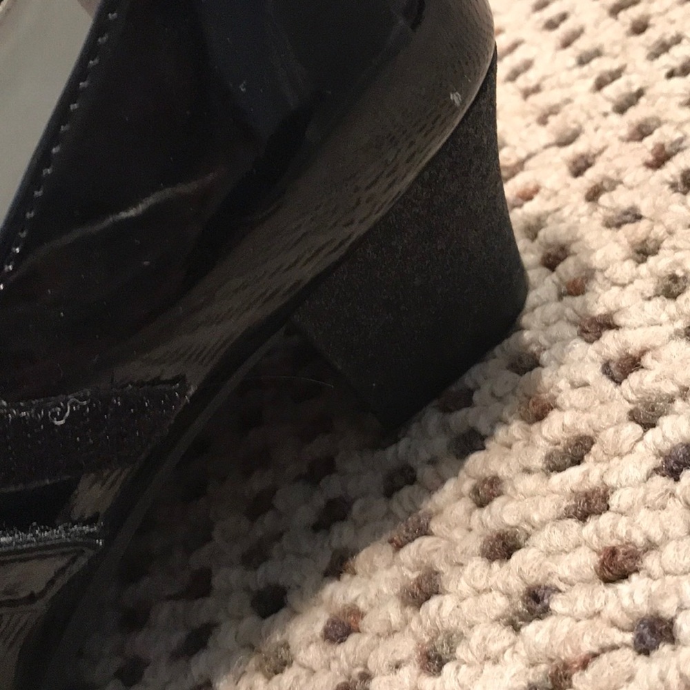 Shoes - Picture 2 of 6